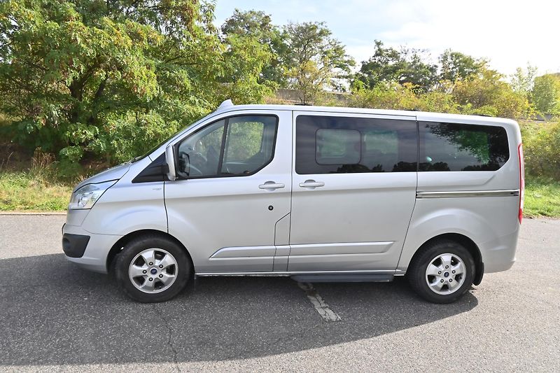 Ford Tourneo Custom (2015) - fotka 2 z 20