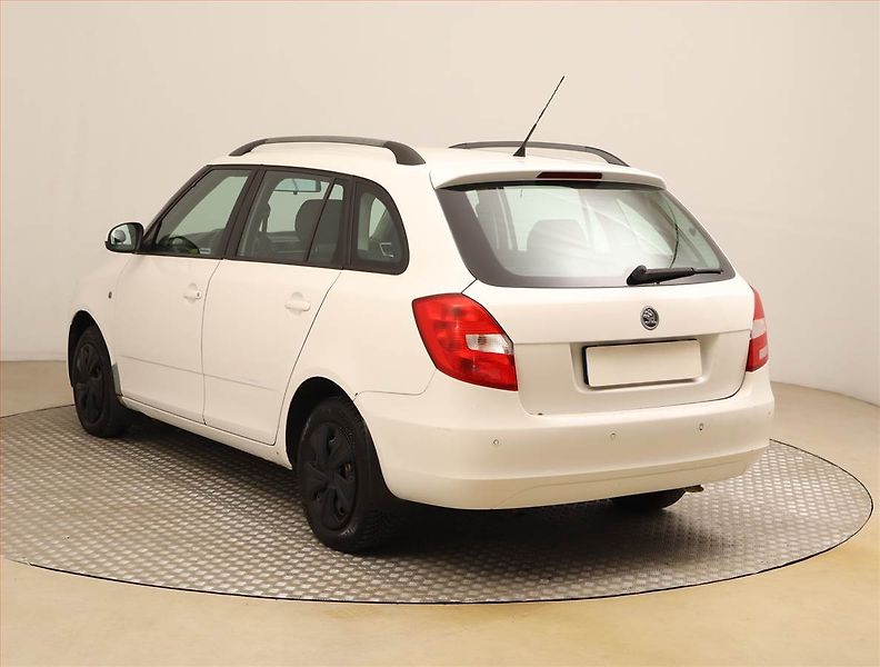 Škoda Fabia (2009) 1.2 12V, po STK, plně pojízdný - fotka 4 z 17