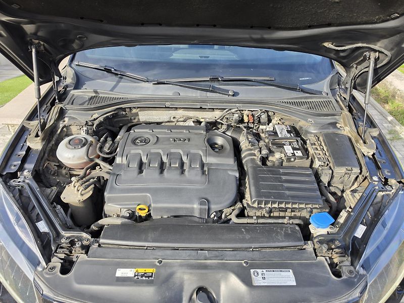 Škoda Superb (2018) SportLine 2.0 TDI 140kW 4x4 - fotka 18 z 32