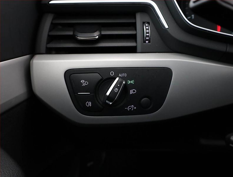 Audi A4 (2021) 35 TDI, Automat, Navi - fotka 14 z 16