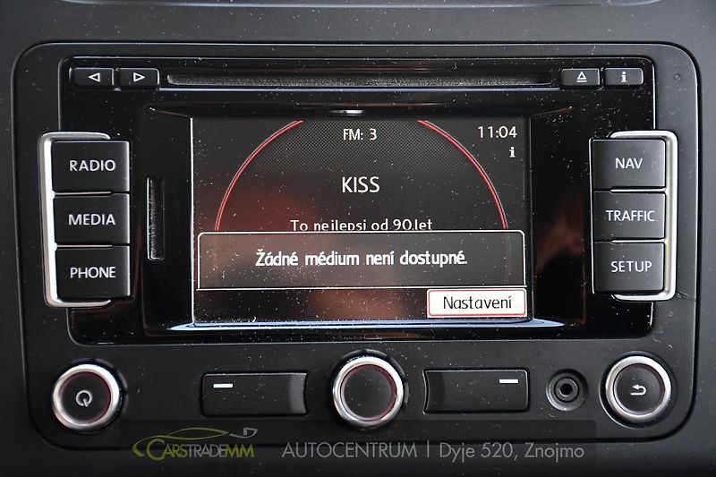 Volkswagen Touran 2.0TDi CROSS NAVI VÝHŘEV - fotka 37 z 48