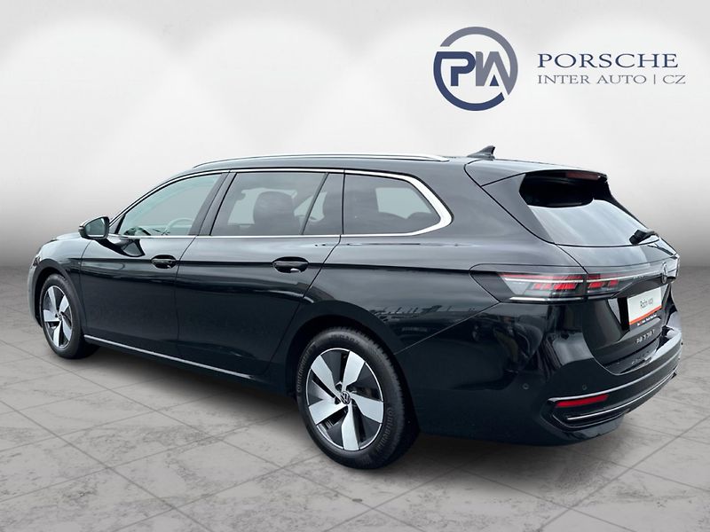 Volkswagen Passat Variant Elegance 2,0 TDI 110 k - fotka 4 z 24