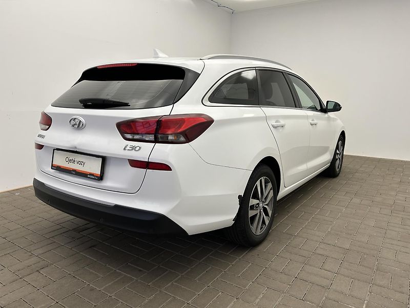 Hyundai i30 1.6 CRDI style - fotka 2 z 25