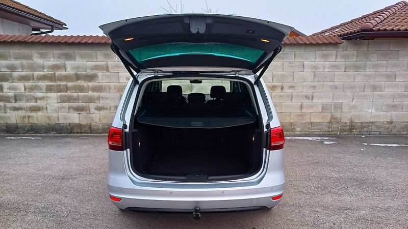 Volkswagen Sharan 2.0 TDI 135kW 4Motion HIGHLINE - fotka 15 z 50