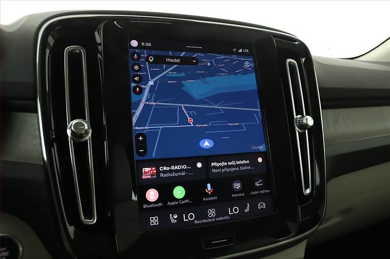 Volvo XC40 (2022) Plus B4 - fotka 13 z 17