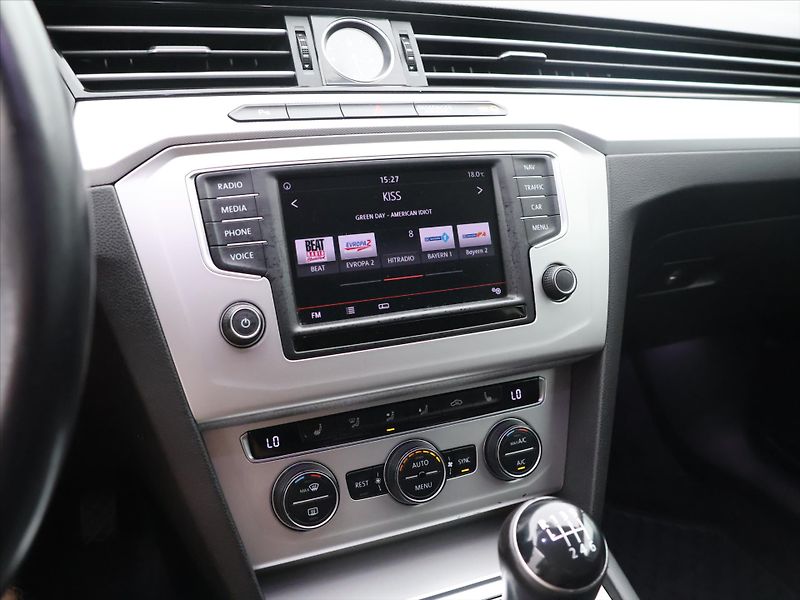 Volkswagen Passat 2,0 TDI 110kW Comfortline Navi - fotka 21 z 31