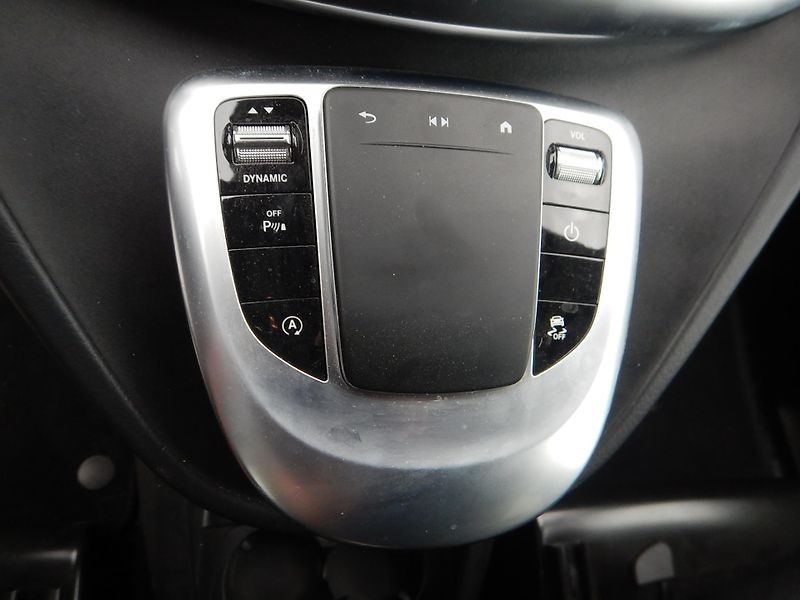 Mercedes-Benz Třídy V V 300 d, 7 MÍST, 174 kW - fotka 26 z 29