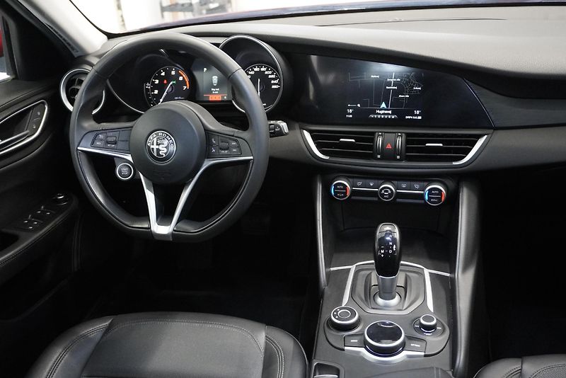 Alfa Romeo Giulia 2.0 TURBO 147kW, 66 000KM !!! - fotka 19 z 26