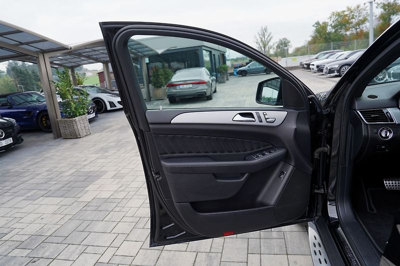 Mercedes-Benz GLE 350d 4Matic AMG/260PS/ČR - fotka 19 z 43