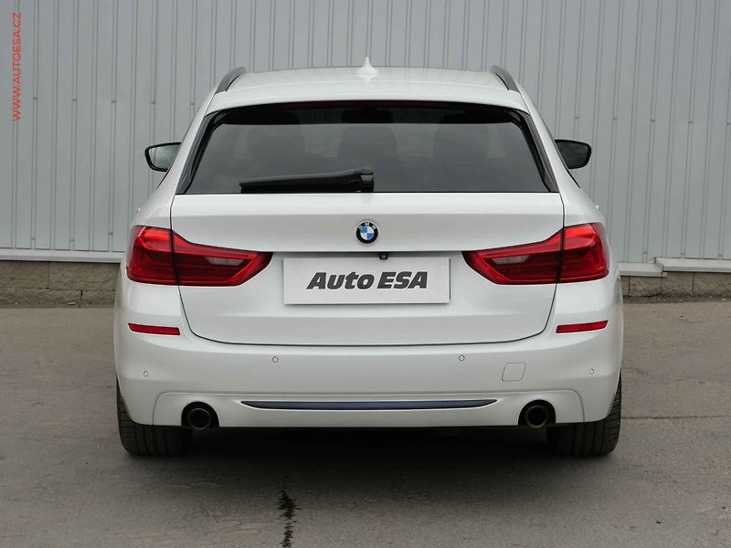 BMW Řada 5 (2017) 2.0 d xD, Sport Line, AT - fotka 5 z 23