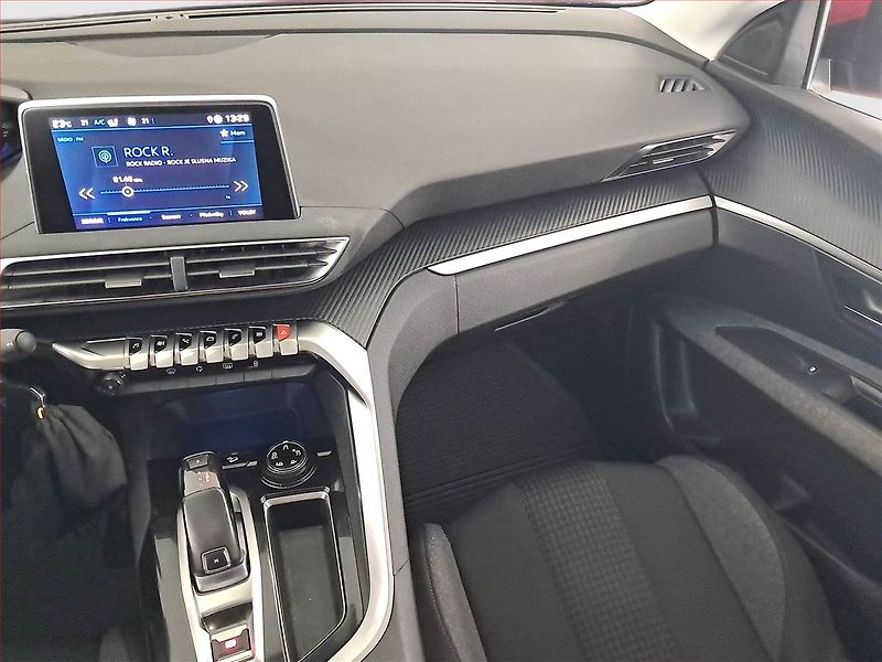 Peugeot 3008 (2019) 1.5 BlueHDi, Automat - fotka 8 z 18