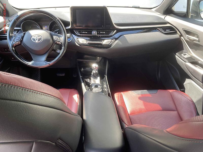 Toyota C-HR (2018) 1.8HSD, ČR, AT, LED, kamera - fotka 8 z 18