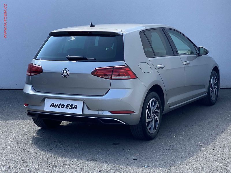 Volkswagen Golf (2017) 1.0 TSi, Sound, navi - fotka 4 z 17