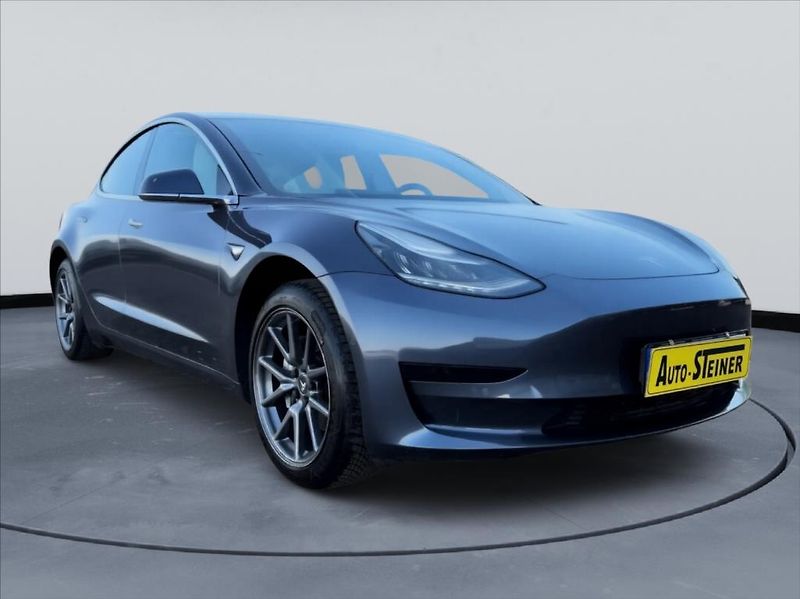 Tesla Model 3 - fotka 2 z 17