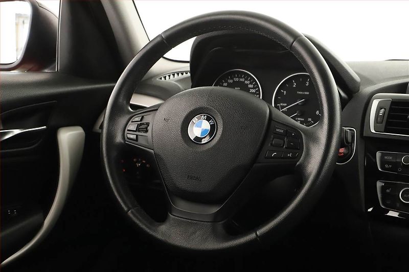 BMW Řada 1 (2015) 116d, Tempomat, Park. senzory - fotka 8 z 13
