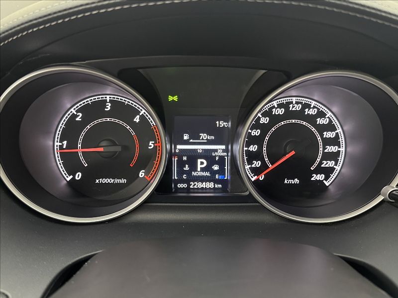 Mitsubishi Outlander 2,2 4WD AUTOMAT VÝHŘEV KAMERA - fotka 13 z 34