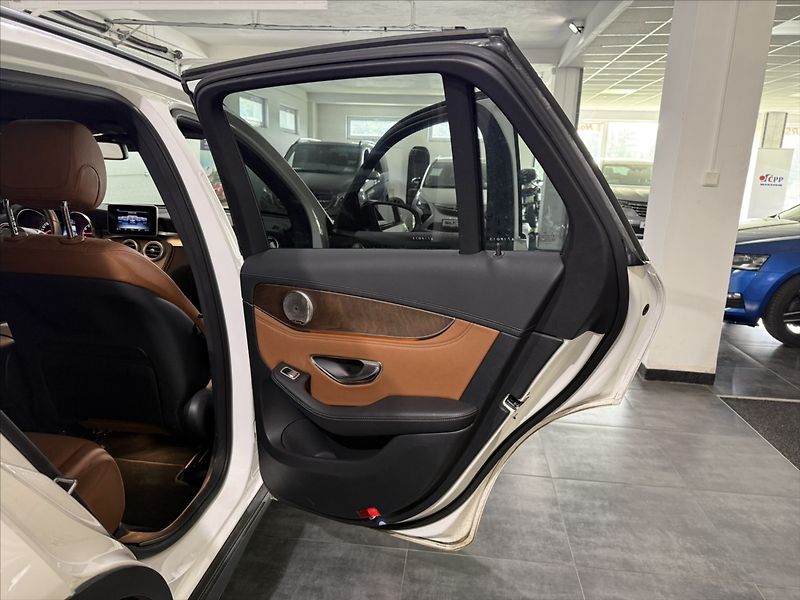 Mercedes-Benz GLC 2,0   250 BURM 360 PANORAMA - fotka 23 z 33