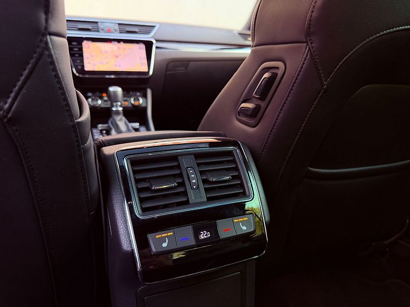 Škoda Superb 2.0 TDi DSG 4x4 L&K, ČR - fotka 16 z 40