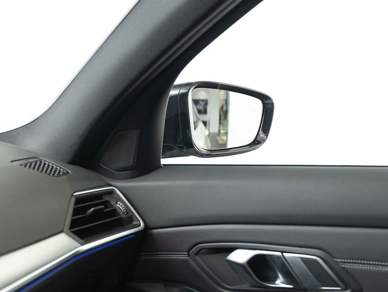 BMW Řada 3 320d xDrive - fotka 16 z 22