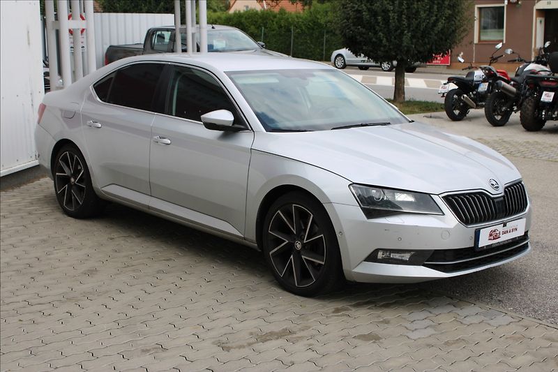 Škoda Superb 1,6 TDI DSG Style - fotka 2 z 4
