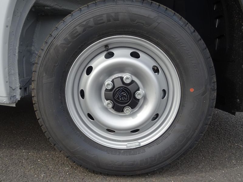 Peugeot Boxer (2026) Furgon L2H1 BHDi 120k MAN6 - fotka 9 z 37