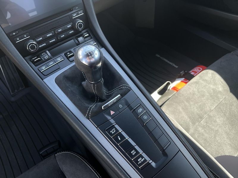 Porsche Cayman (2020) GT4 - fotka 19 z 25