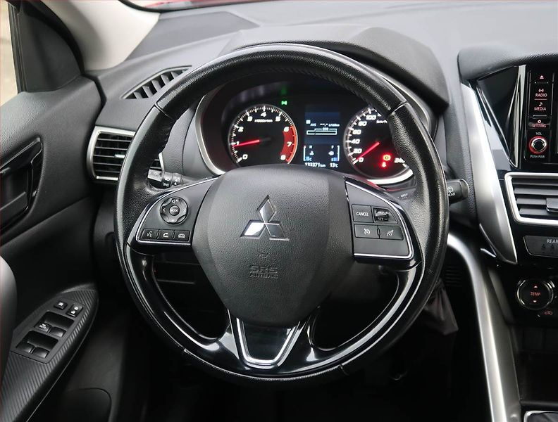 Mitsubishi Eclipse Cross (2019) 1.5 T-MIVEC, Tempomat - fotka 16 z 22