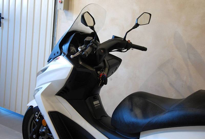 Kymco X-Town 125i ABS (2017) hezký stav, původ ČR, serv - fotka 18 z 20