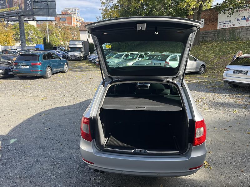 Škoda Superb (2012) 2,0 TDi 103 Kw AMBIENTE - fotka 14 z 16