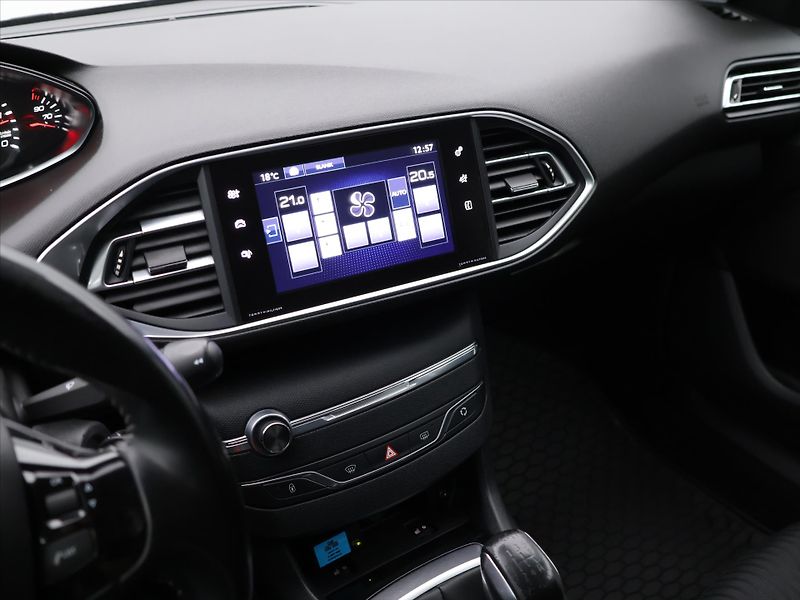 Peugeot 308 SW 1,6 HDI  Aut.klima - fotka 15 z 27