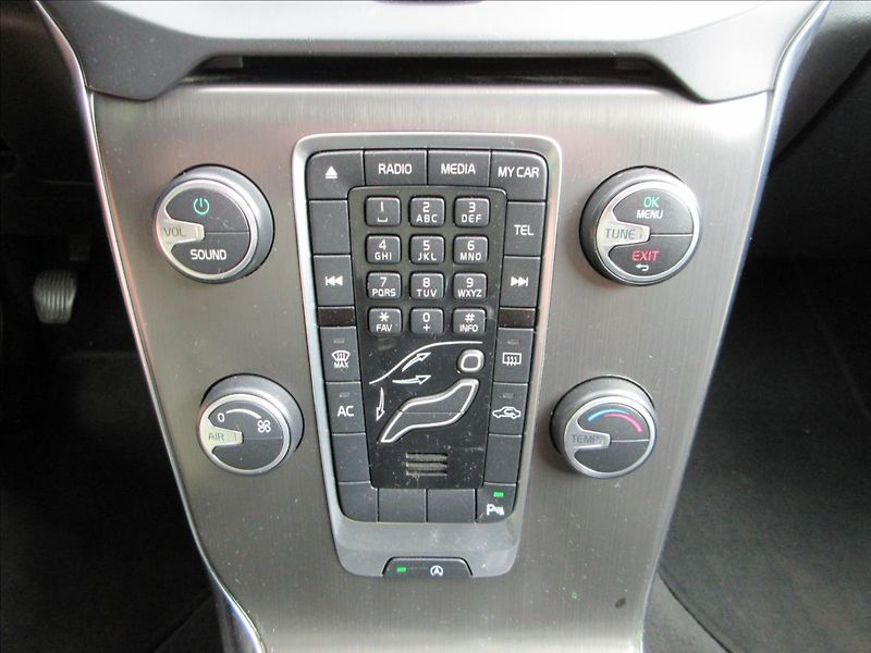 Volvo V40 1,6 D D2, 84Kw, Klima, park.sy - fotka 20 z 28