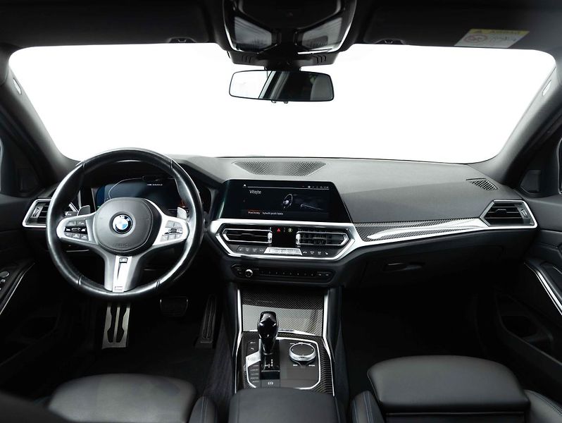 BMW Řada 3 M340d xDrive - fotka 12 z 21