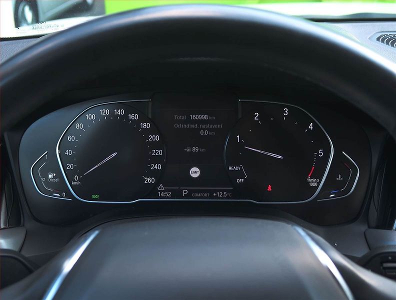 BMW Řada 3 (2021) 320 d xDrive - fotka 11 z 16