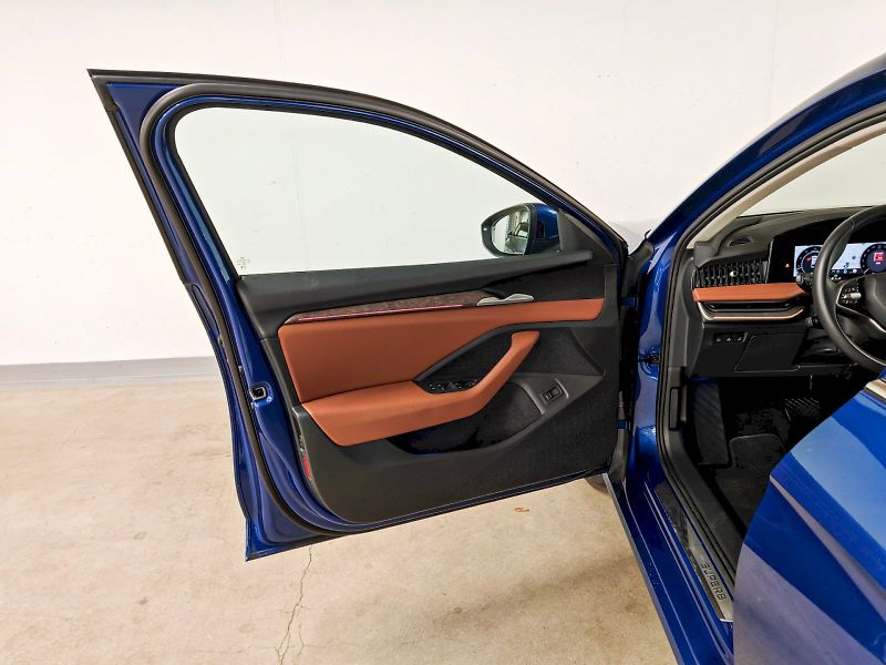 Škoda Superb (2024) Combi 2.0 TSI 195 kW DSG 4x4 L - fotka 21 z 33