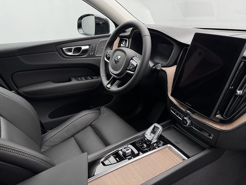 Volvo XC60 (2026) B5 AWD AUT DARK ULTRA - fotka 22 z 22