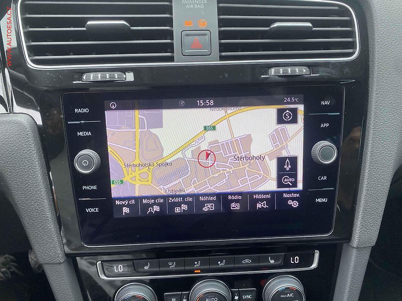 Volkswagen Golf (2018) 2.0 TDi, Highline, LED - fotka 16 z 18