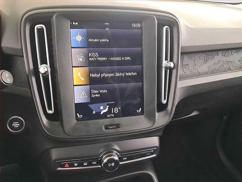 Volvo XC40 (2021) T2 - fotka 12 z 18