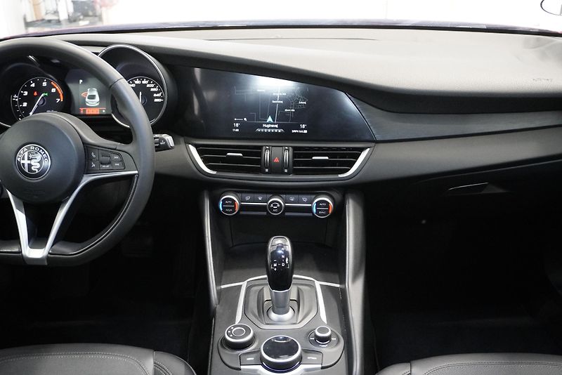 Alfa Romeo Giulia 2.0 TURBO 147kW, 66 000KM !!! - fotka 20 z 26