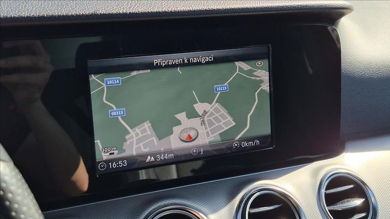 Mercedes-Benz Třídy E 2,0 143 KW E220d ČR Avantgarde - fotka 21 z 28
