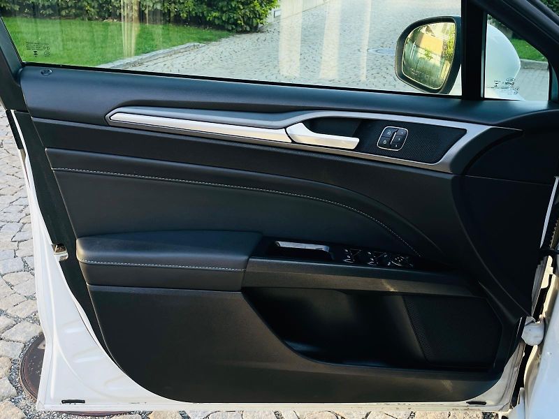 Ford Mondeo 2.0TDCi MAN VÝHŘEV SENZORY LED - fotka 28 z 46