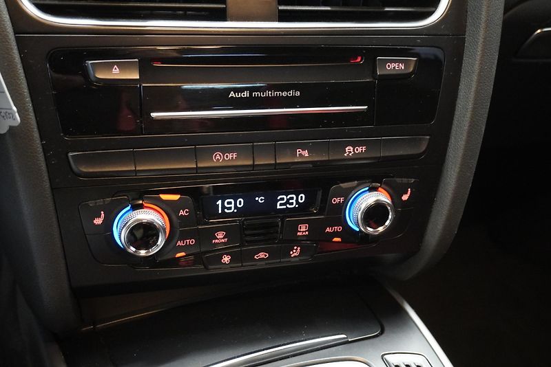 Audi A4 2.0 TFSi-165kW S-LINE QUATTRO  - fotka 15 z 27