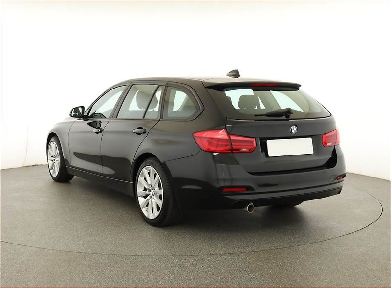 BMW Řada 3 (2017) 318 d, Automat, Serv.kniha - fotka 4 z 19