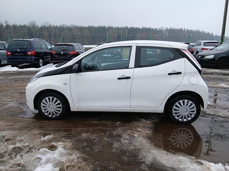Toyota Aygo 1.0, 51 kW, klima - fotka 15 z 26
