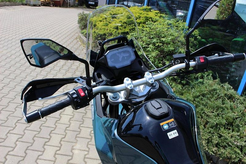 Kawasaki KLE 500 (2026) SE NOVINKA 2026 - fotka 6 z 9