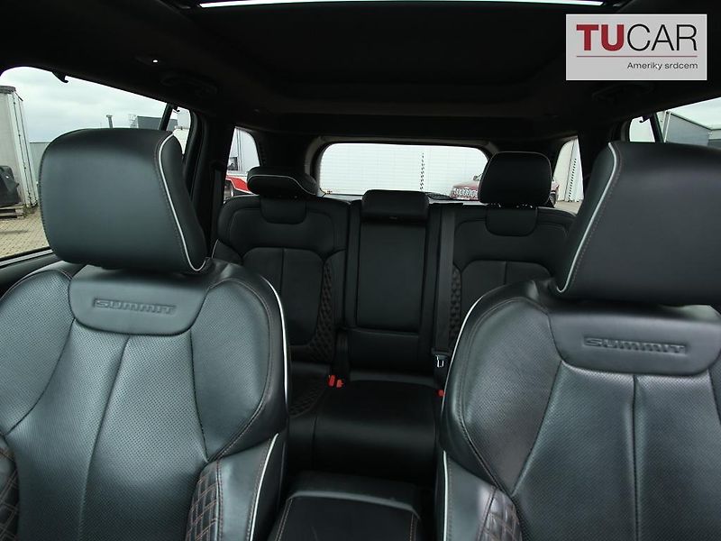 Jeep Grand Cherokee (2022) Summit Reserve 5.7 V8 HEMI  - fotka 33 z 41