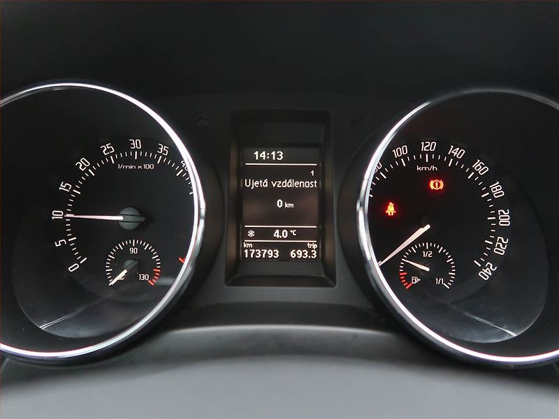 Škoda Yeti (2011) 2.0 TDI, Navi, Xenony - fotka 11 z 19