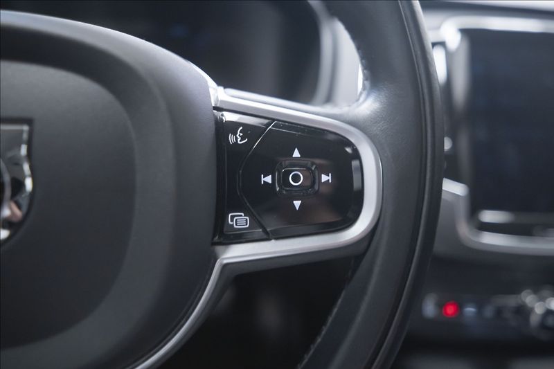 Volvo XC90 2,0 B5 AWD INSCRIPTION 7 MÍST - fotka 19 z 47