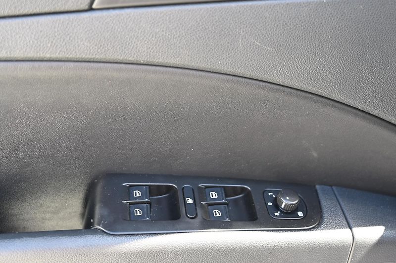 Škoda Superb 2.0TDI 125KW rezervace 3/2011 - fotka 18 z 43