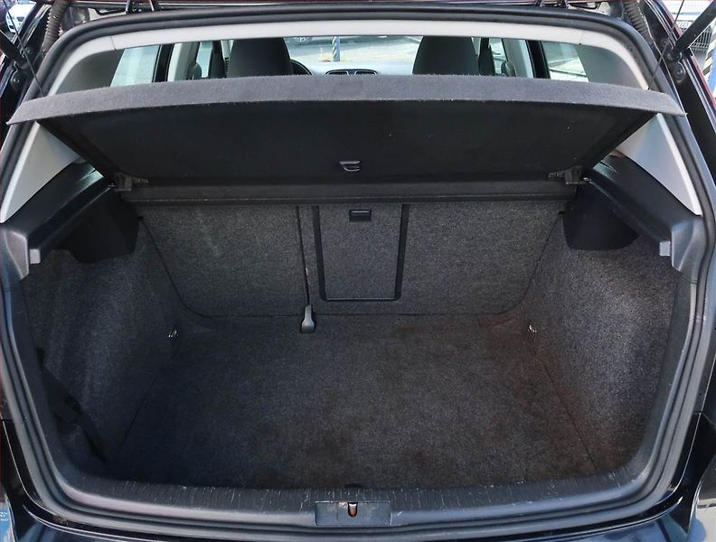 Volkswagen Golf (2009) 2.0 TDI, Serv.kniha, po STK - fotka 13 z 16