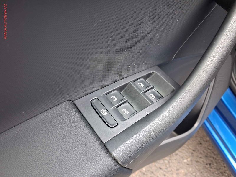 Škoda Rapid (2015) 1.2 TSi, Sport, bixen, panor - fotka 13 z 18